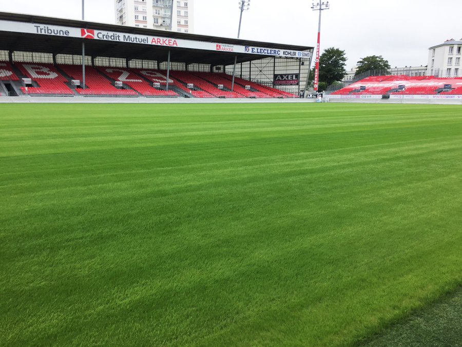 Terrain sportif Tarbes Hautes-Pyrénées 65 — fertilisation gazon stade