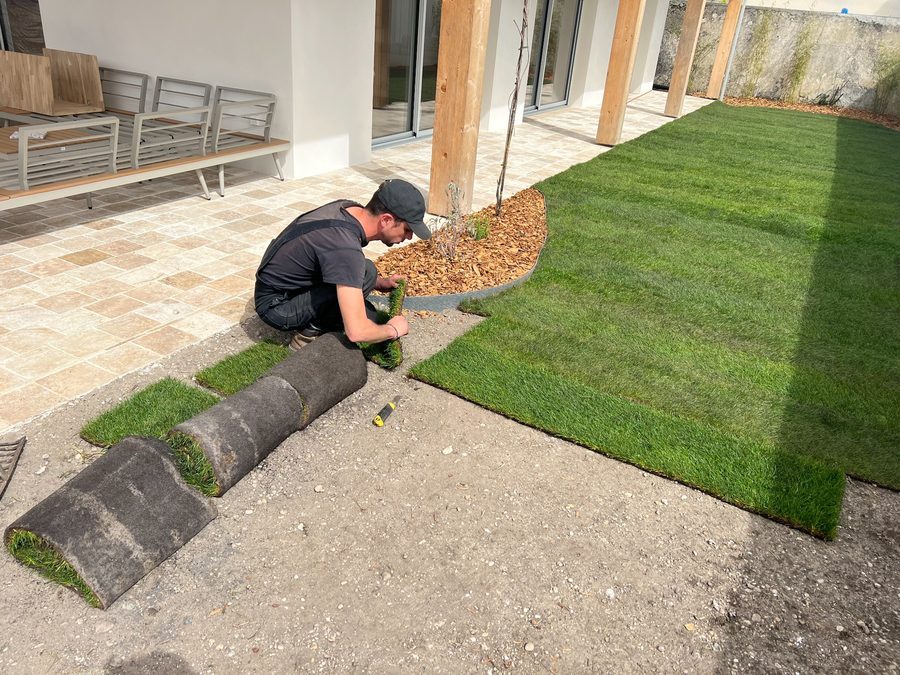 Gazon dense après fertilisation ChloroTerre Pro — résultat terrain