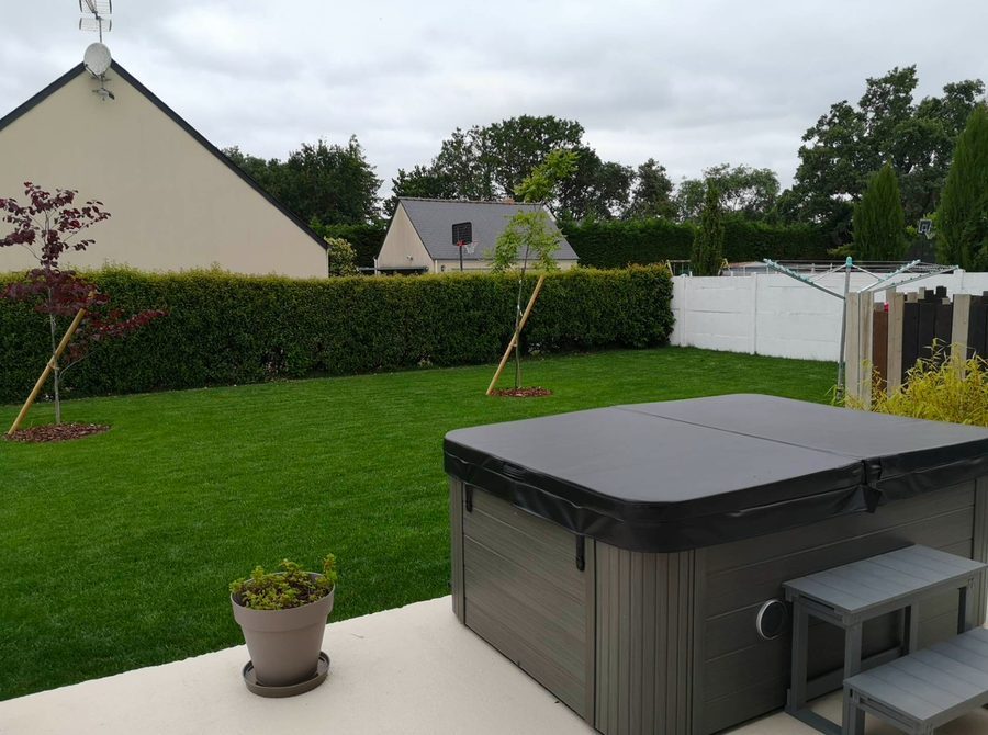 Application engrais gazon professionnel — paysagiste terrain